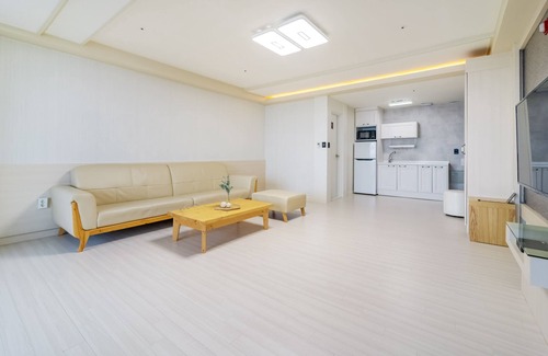 Dolsan-eup Condo | Yeosu Sunset Hostel and Pension