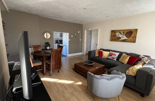 Yeovil Apartment | Yeovil Town Centre- Large 2 Bedroom Apartment