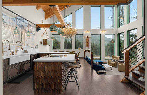 Snoqualmie Pass Ski Chalet | YETI Chalet - Winter & Summer Vacation Rental Home