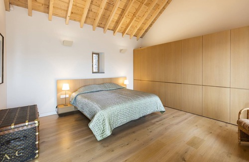 Newcastle House | Yew Cottage, Blackditch