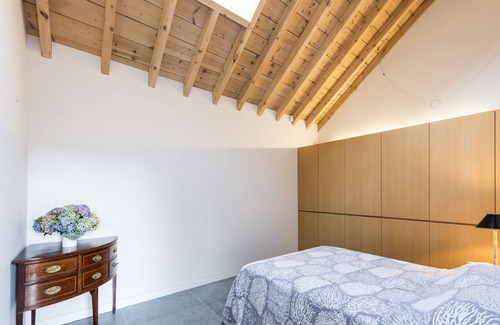 Newcastle House | Yew Cottage, Blackditch