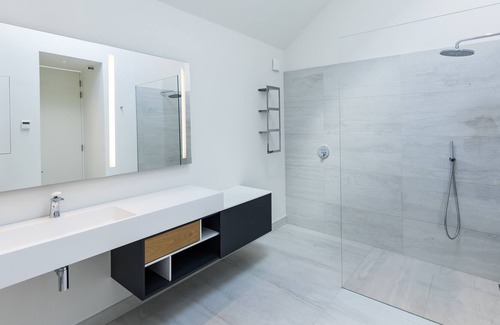 Newcastle House | Yew Cottage, Blackditch