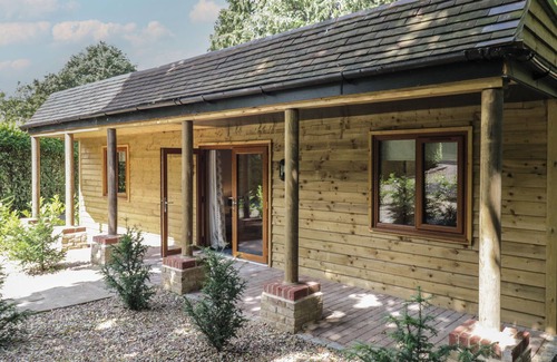 Dartford Cottage | YEW TREE COTTAGE, family friendly, with pool in Dartford