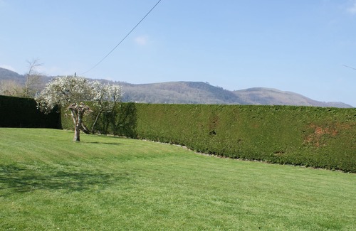 Little Malvern Cottage | YEW TREE COTTAGE, pet friendly, character holiday cottage in Malvern