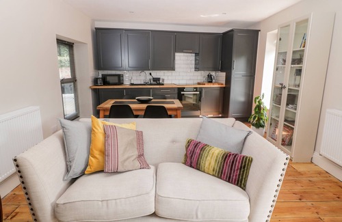 South Ferriby Cottage | YEW TREE COTTAGE, romantic, with open fire in South Cave