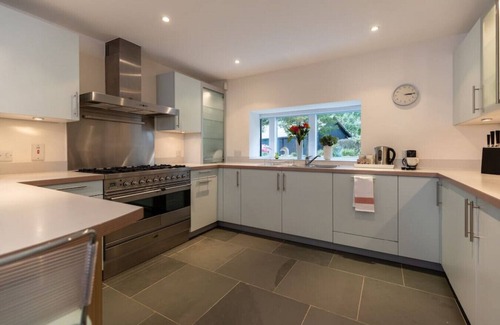 Cirencester Villa | Yew Tree Lodge - CW85 - HOT TUB - Lakeside Spa Property