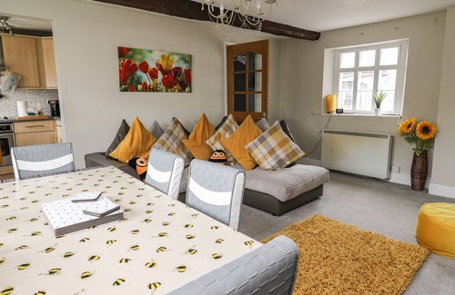 Defynnog Cottage | YEWTREE COTTAGE, pet friendly in Sennybridge