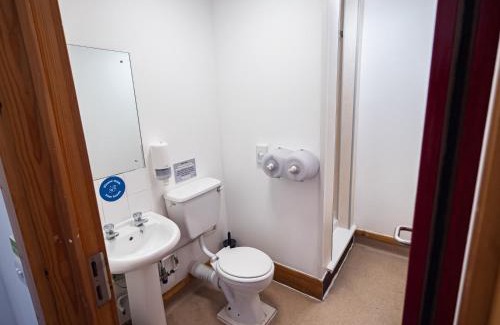 Cheshunt Hotel | YHA London Lee Valley