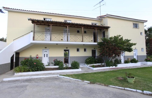 Troulos Apartment | Yiannis Studios