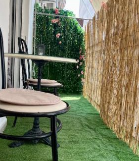 Vyronas Apartment | Yiayias home - Retro tranquility near Syntagma