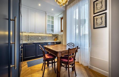 Florence Apartment | YID LUX SUITE BOLOGNESE