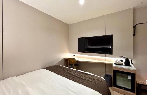Jeifangbei Central Business District Hotel | Yijia Hotel -Jiefangbei Hongya Cave