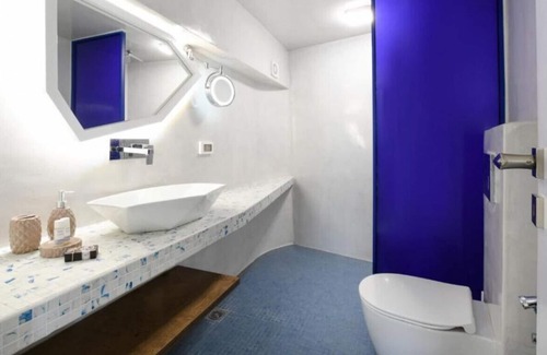 Monolithos House | Yin Villa in Monolithos Beach, next to Fira, close to airport