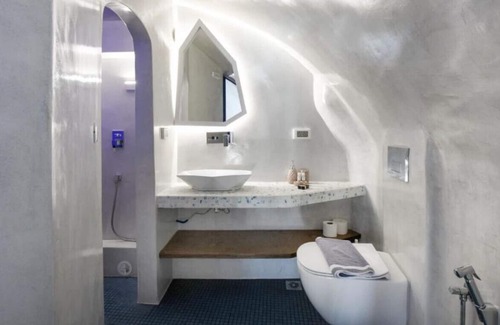 Monolithos House | Yin Villa in Monolithos Beach, next to Fira, close to airport