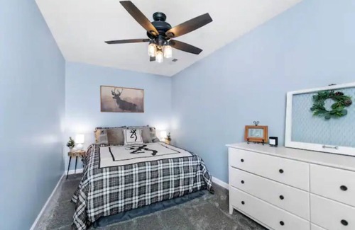 Sunnyland House | Yippee Lane - 60 Acre Private Pond Retreat