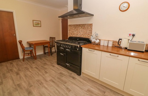 Rosudgeon House | YNGYWIDDEN, pet friendly, character holiday cottage in Rosudgeon