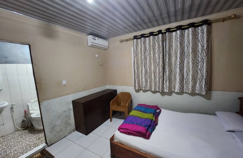 Lungi Bed & Breakfast | yogi homestay