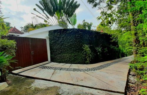 Bangunjiwo Villa | Yogyakarta Tropicana Villa