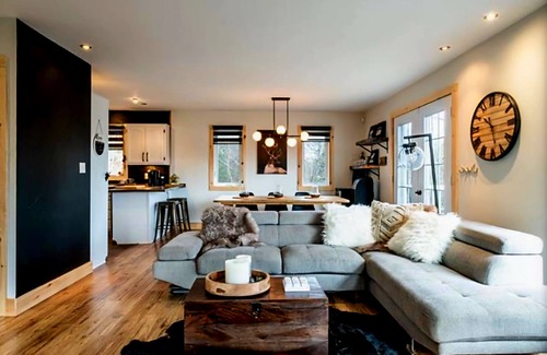 Lac-Superieur Ski Chalet | YOMI Chalet - a peaceful oasis in the heart of nature