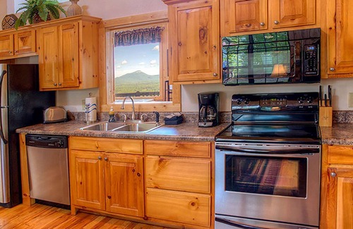 Helen Cabin | Yonah Vista - Luxury Couples Cabin with Spectacular Mountain Views