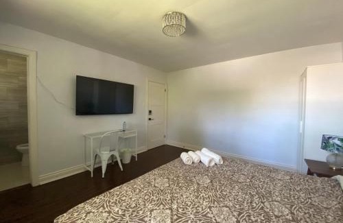 Newtonbrook House | Yonge and Finch Subway !O Cozy & Modern Private Bdr with Private Half Bathroom