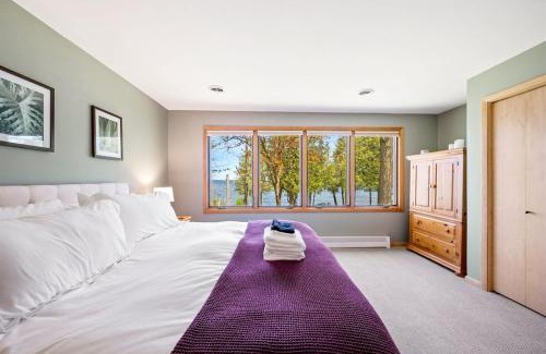 Little Sturgeon House | Yorita Manor - Lake Front Getaway! Dogs, Fire Pit & Deck