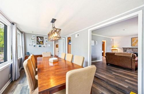 Little Sturgeon House | Yorita Manor - Lake Front Getaway! Dogs, Fire Pit & Deck