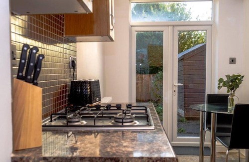 Heworth House | York citiSTays 3 bed house, free parking, games room