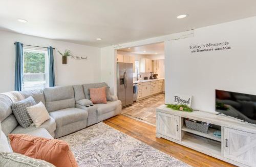 York House | York Farmhouse Hideaway Near Lake Redman