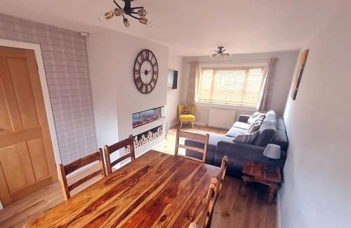 Dufftown House | York Street Retreat, modern cosy 2 bed with garden