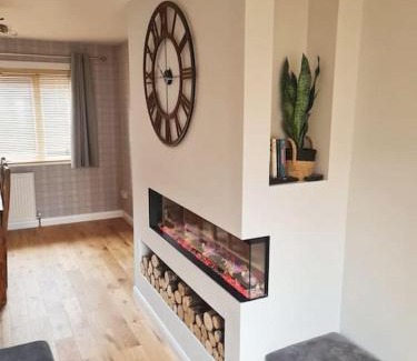 Dufftown House | York Street Retreat, modern cosy 2 bed with garden