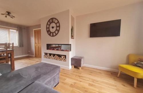 Dufftown House | York Street Retreat, modern cosy 2 bed with garden