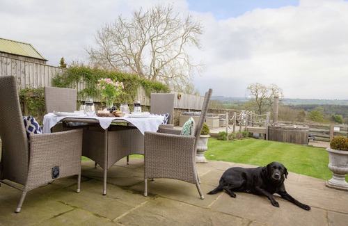 Finghall House | Yorkshire Dales - LUXURY 5 STAR GOLD Pet friendly Cottage, sleeps 4 with Hot Tub