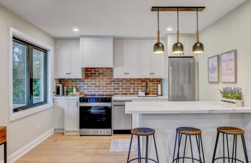Rathwood Apartment | Yorkville Apt