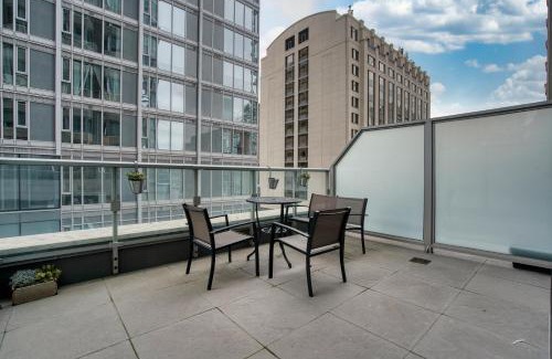 Bloor-Yorkville Apartment | Yorkville Condo near STK