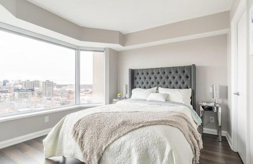 Bloor-Yorkville Apartment | Yorkville Luxury 2 Bedroom & Parking
