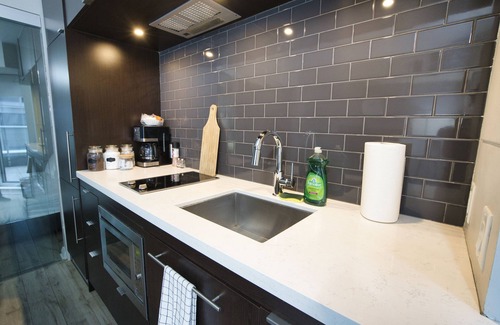 Bloor-Yorkville Apartment | Yorkville Modern 1 Bedroom Suite Toronto