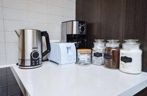 Bloor-Yorkville Apartment | Yorkville Modern 1 Bedroom Suite Toronto