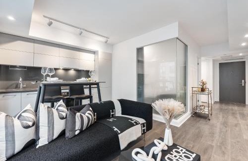 Bloor-Yorkville Apartment | Yorkville Plaza Suites - Pool & Hot Tub