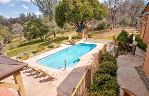 Yosemite Forks House | Yosemite Adventure House with Pool-hot tub-game room