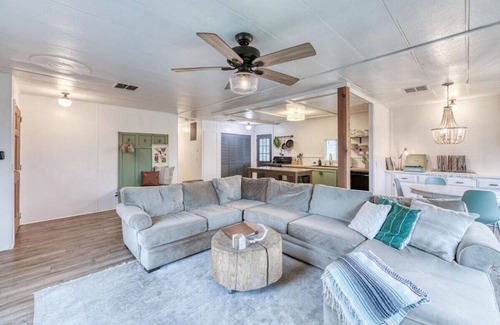 Coarsegold House | Yosemite Boho Bungalow | Pet Friendly + Mtn Views!