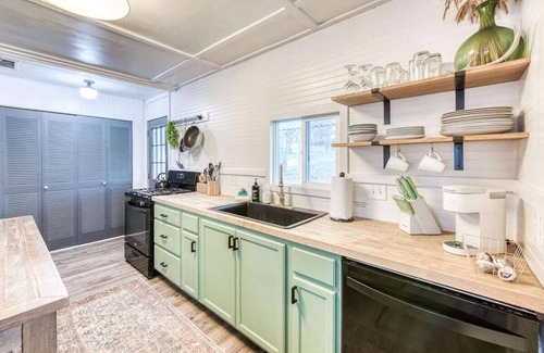 Coarsegold House | Yosemite Boho Bungalow | Pet Friendly + Mtn Views!