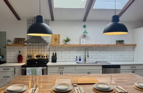 Oakhurst House | Yosemite Cabin w/Hot Tub, Game Room, Fire Pit