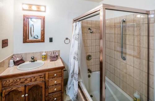 Yosemite West House | Yosemite Cub's Cabin