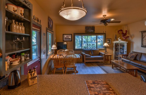 Catheys Valley Cottage | Yosemite Gateway/HorseRanch Cottage/Outdoor SoakingTub & Shower/Scenic Views
