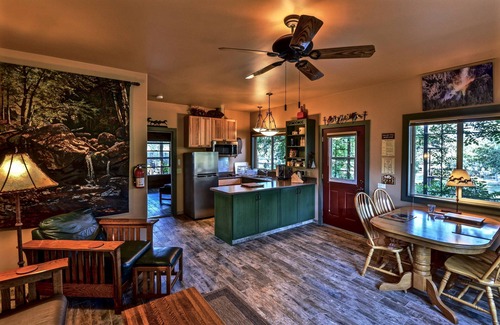 Catheys Valley Cottage | Yosemite Gateway/HorseRanch Cottage/Outdoor SoakingTub & Shower/Scenic Views