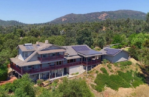 Ahwahnee House | Yosemite Getaway With Excellent Views