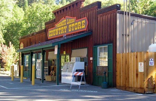 Harden Flat Resort | Yosemite Lakes Wheelchair Accessible Cabin 46