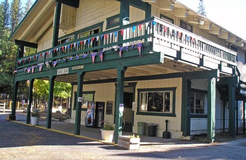 Harden Flat Resort | Yosemite Lakes Wheelchair Accessible Cabin 46