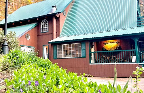 Yosemite West House | Yosemite Mountain Lodge